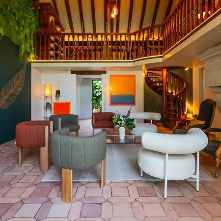 Villa De La Plume